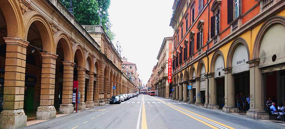 Via dell'indipendenza a Bologna